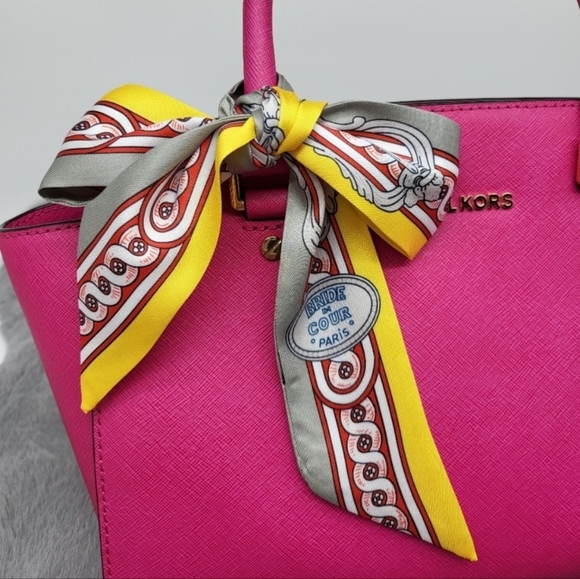 New Yellow Print Silk Skinny Scarf Twilly - Picture 2 of 5